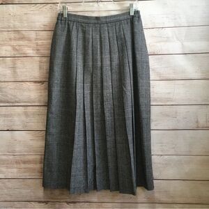 VINTAGE E. H. WOODS HOUNDSTOOTH PRINT SKIRT WITH PLEATED FRONT